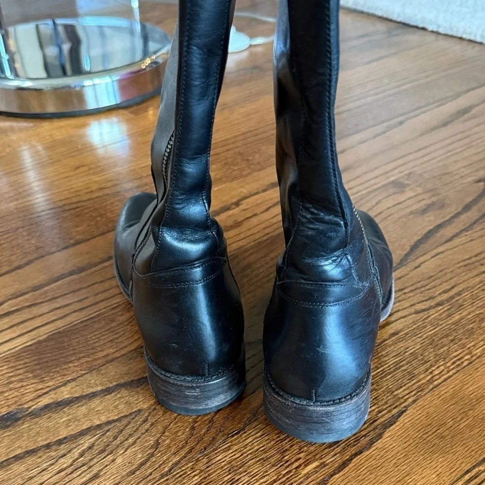 Frye Women’s 7 Sleek Black Leather Knee Level Boots